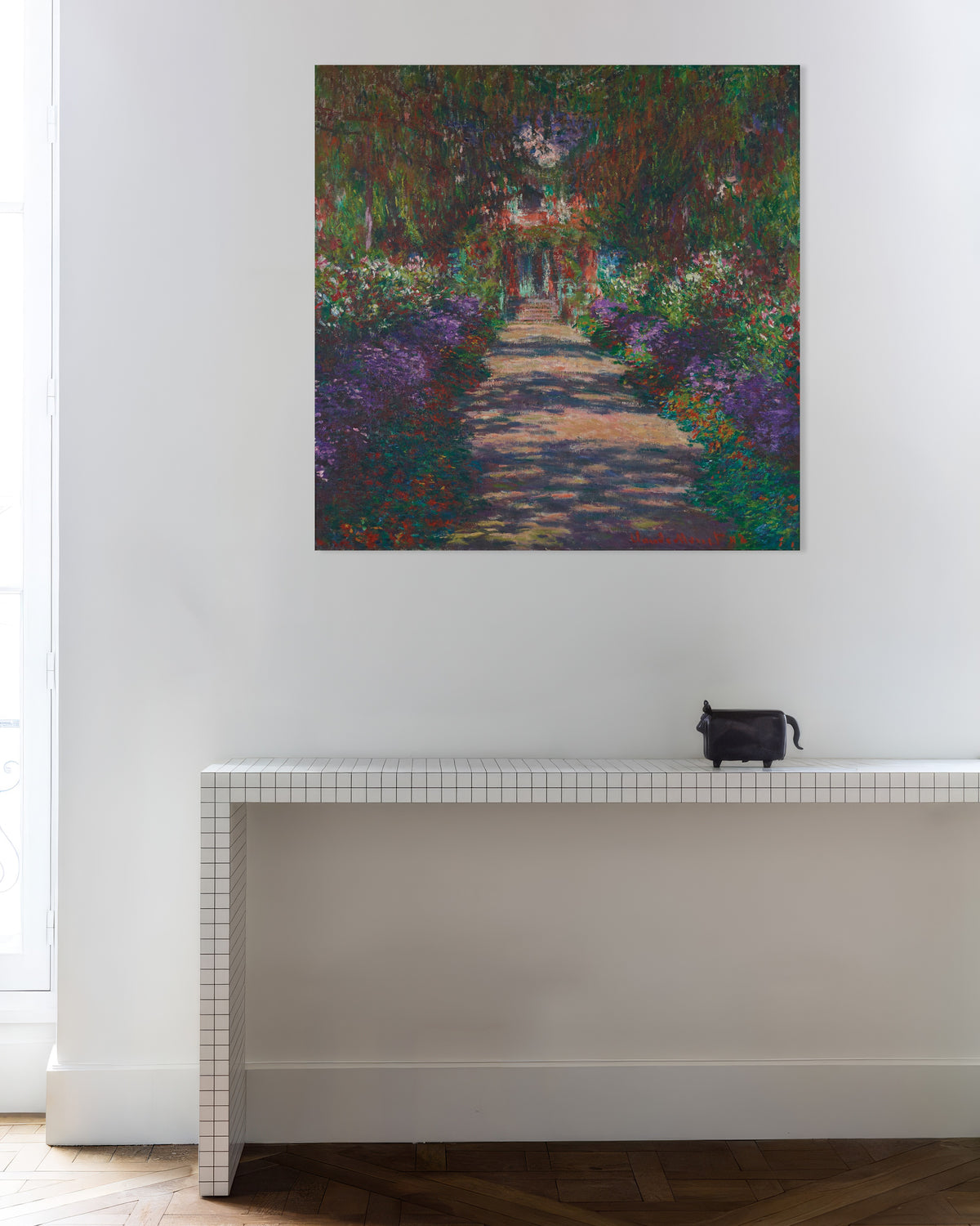 Poster Een laan in Monets tuin in Giverny (1902) van Claude Monet