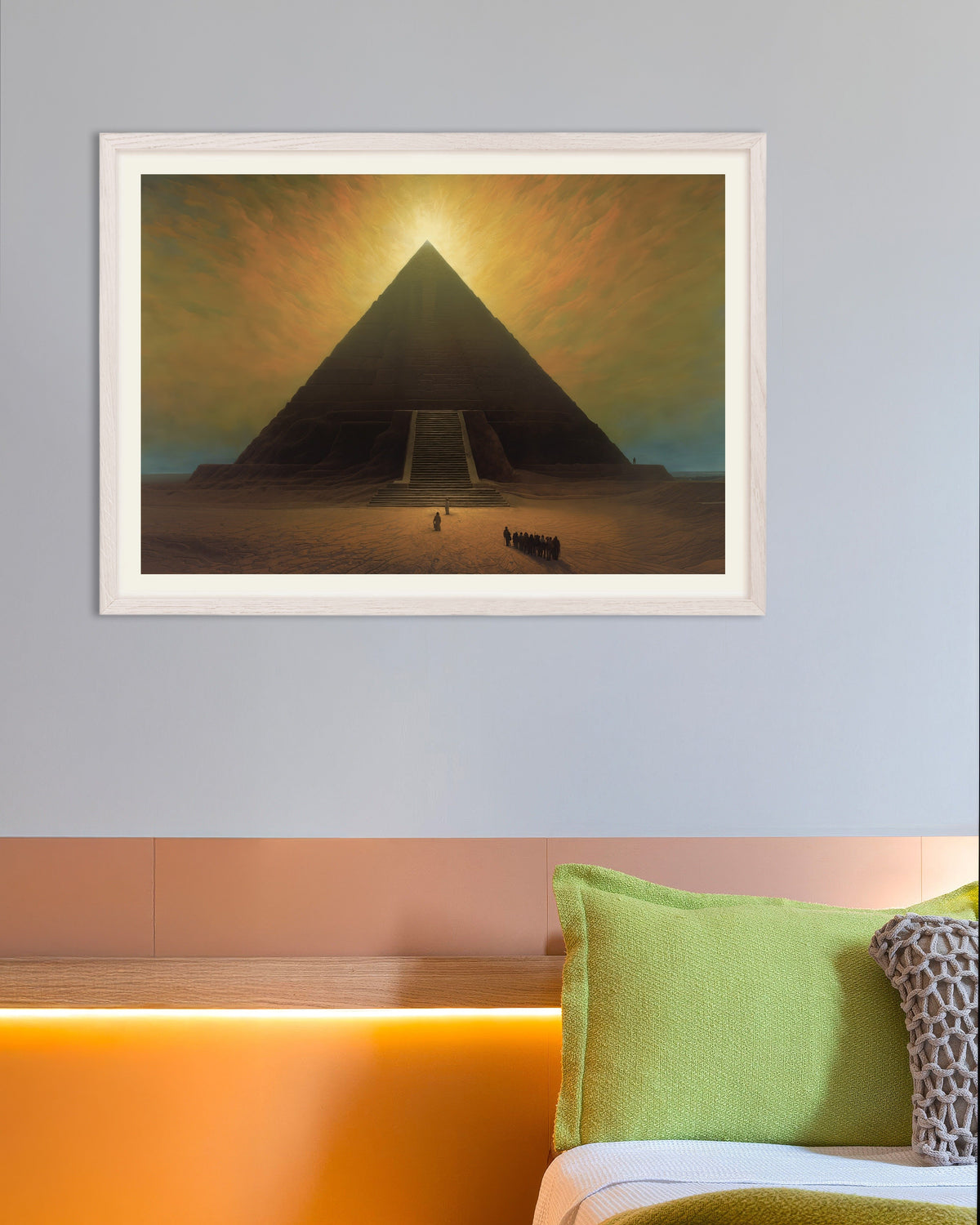 Poster van Sfeervol, donker en mysterieus, de Grote Piramide, met witte houten lijst