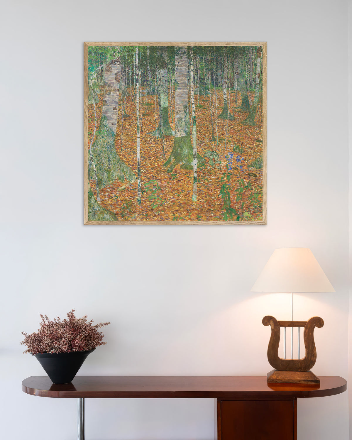 Poster Berkenbos (1903) van Gustav Klimt met naturel houten lijst