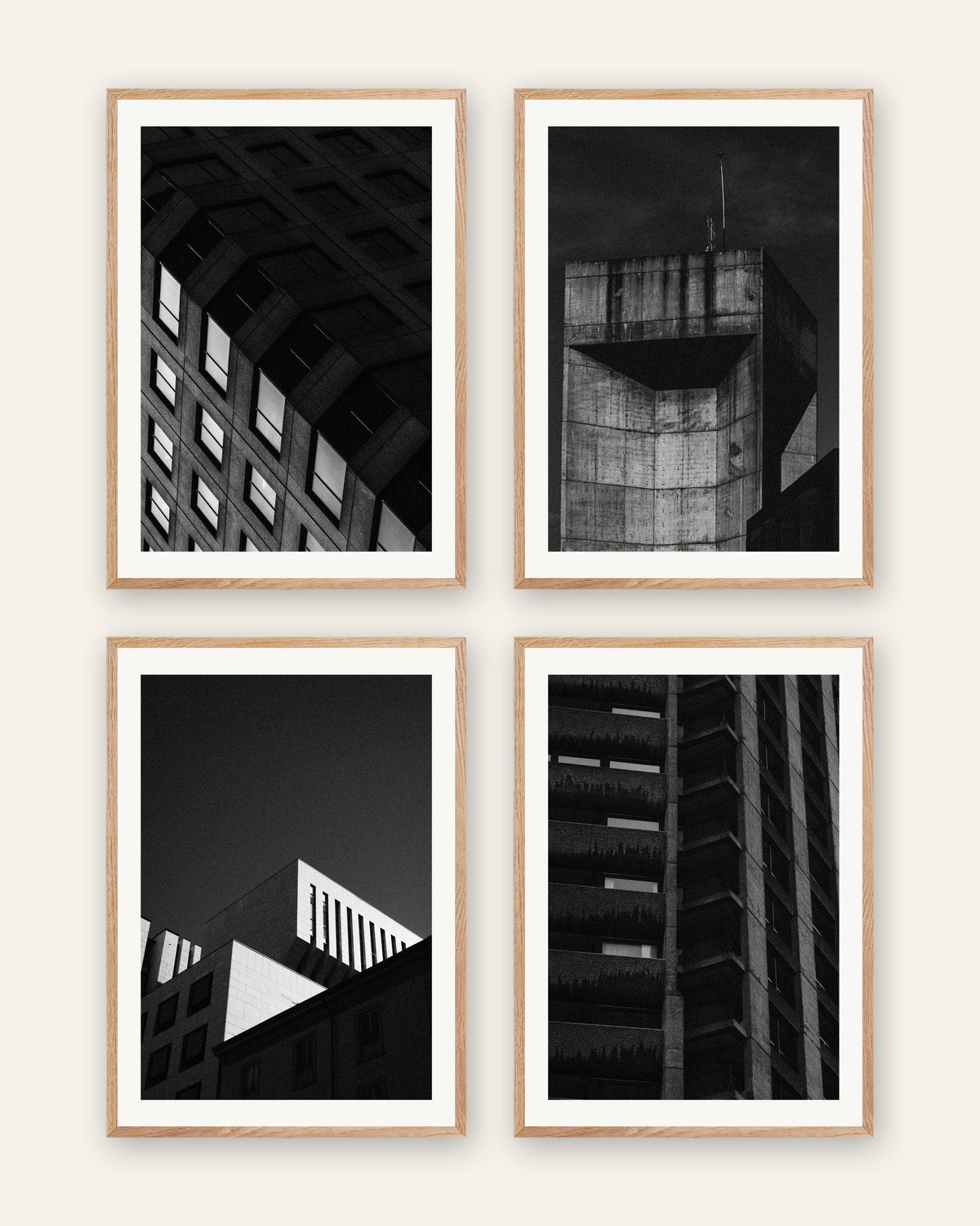 Brutalisme posters, set van 4: beton bij nacht, in naturel eikenhouten lijsten