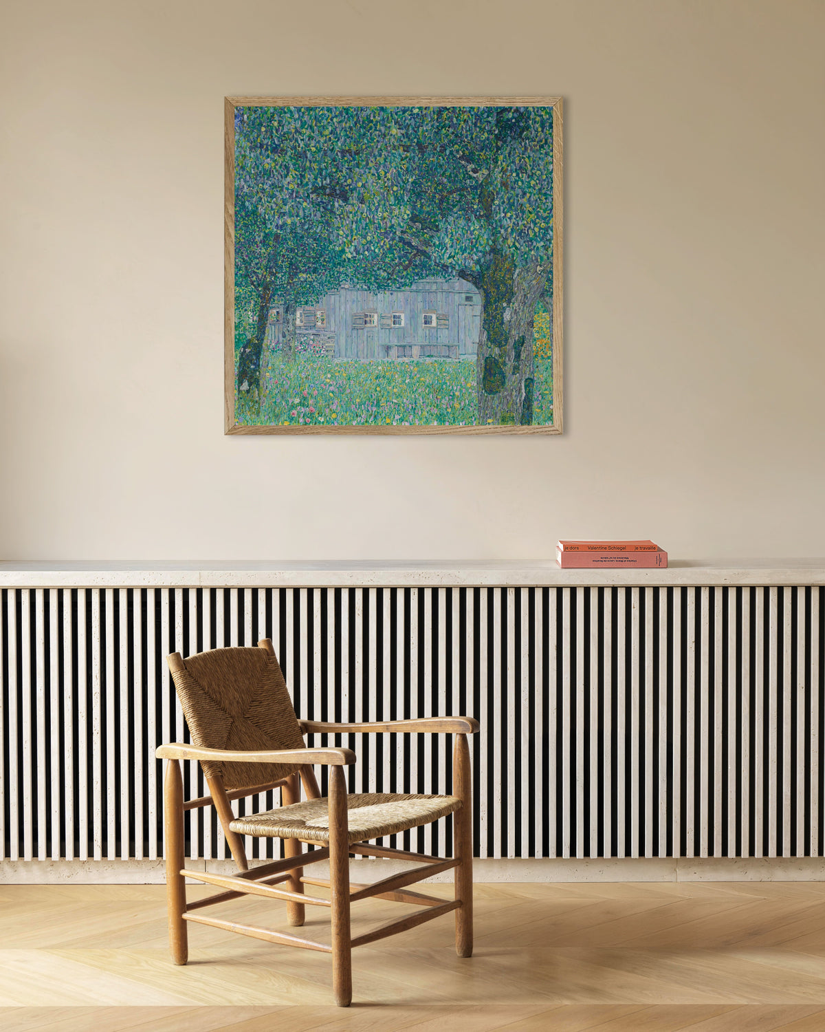 Poster Boerderij in Buchberg (1911) van Gustav Klimt met naturel houten lijst