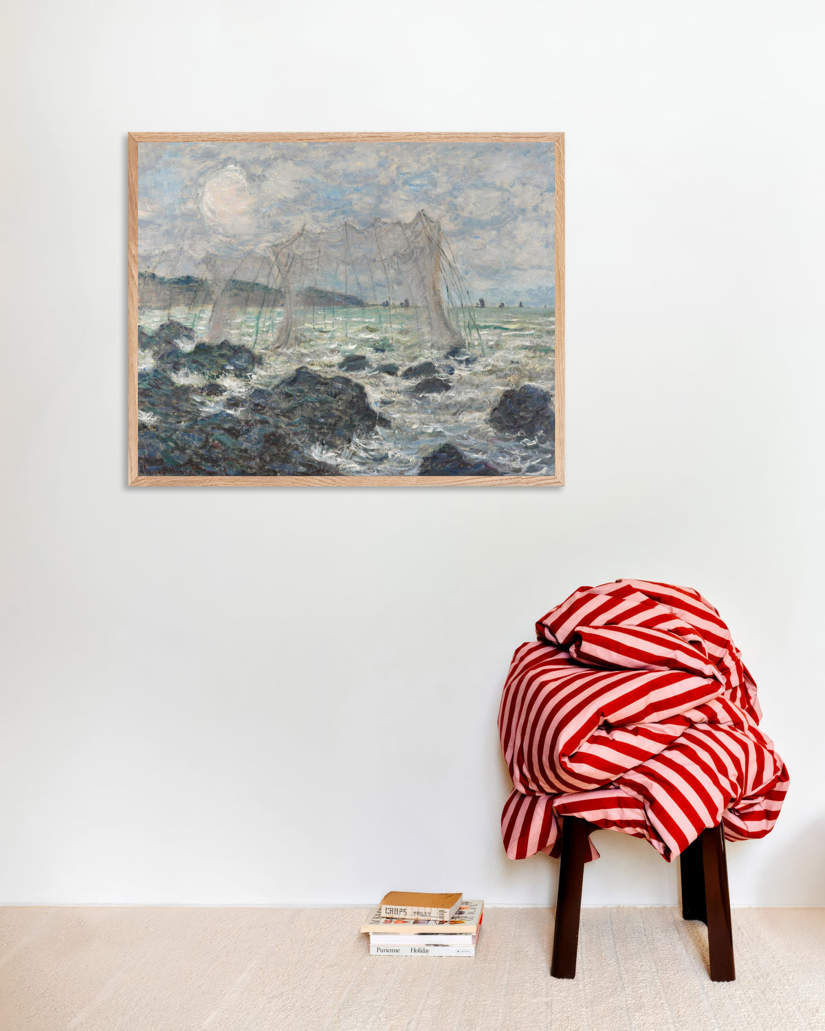 Poster Visnetten bij Pourville (1882) van Claude Monet met naturel houten lijst