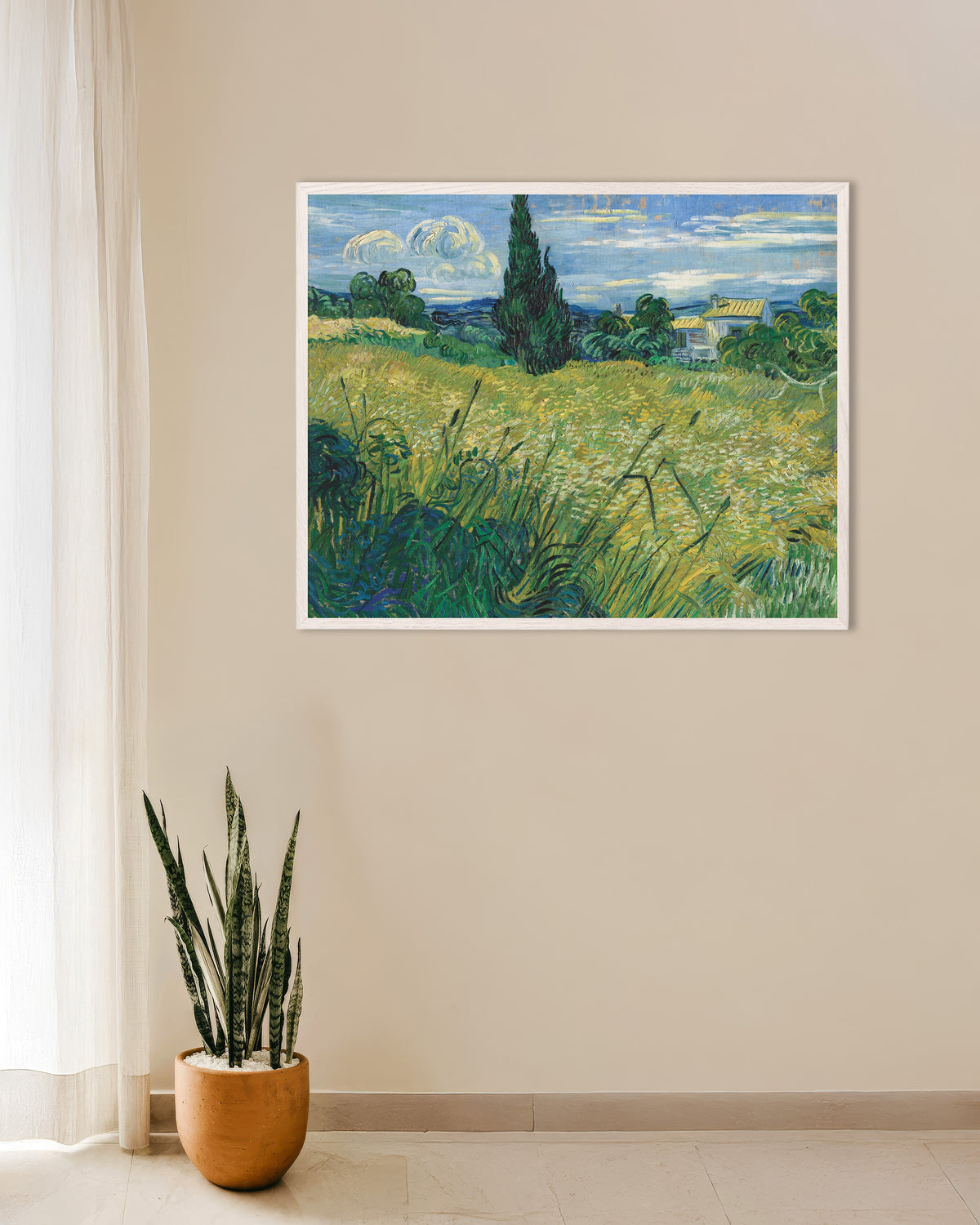 Poster van Groen korenveld met cipres (1889) van Vincent van Gogh, met witte houten lijst