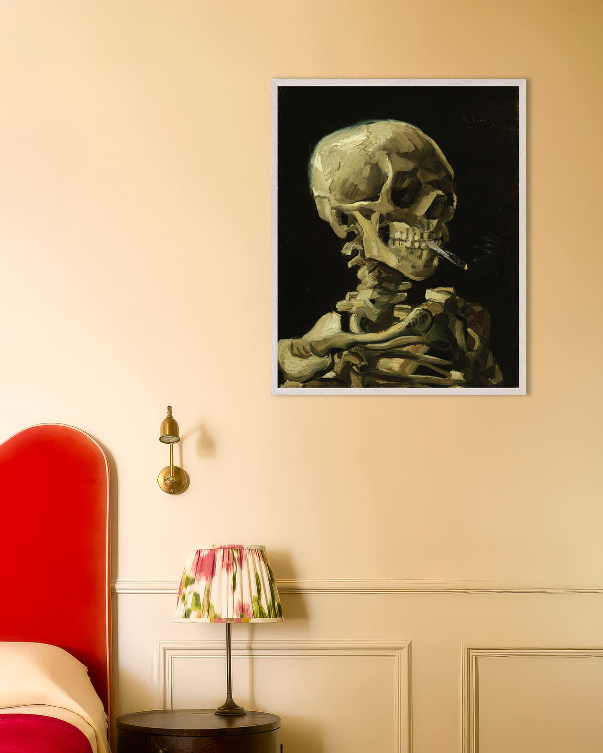 Poster van Kop van een skelet met brandende sigaret (1886) van Vincent van Gogh, met witte houten lijst