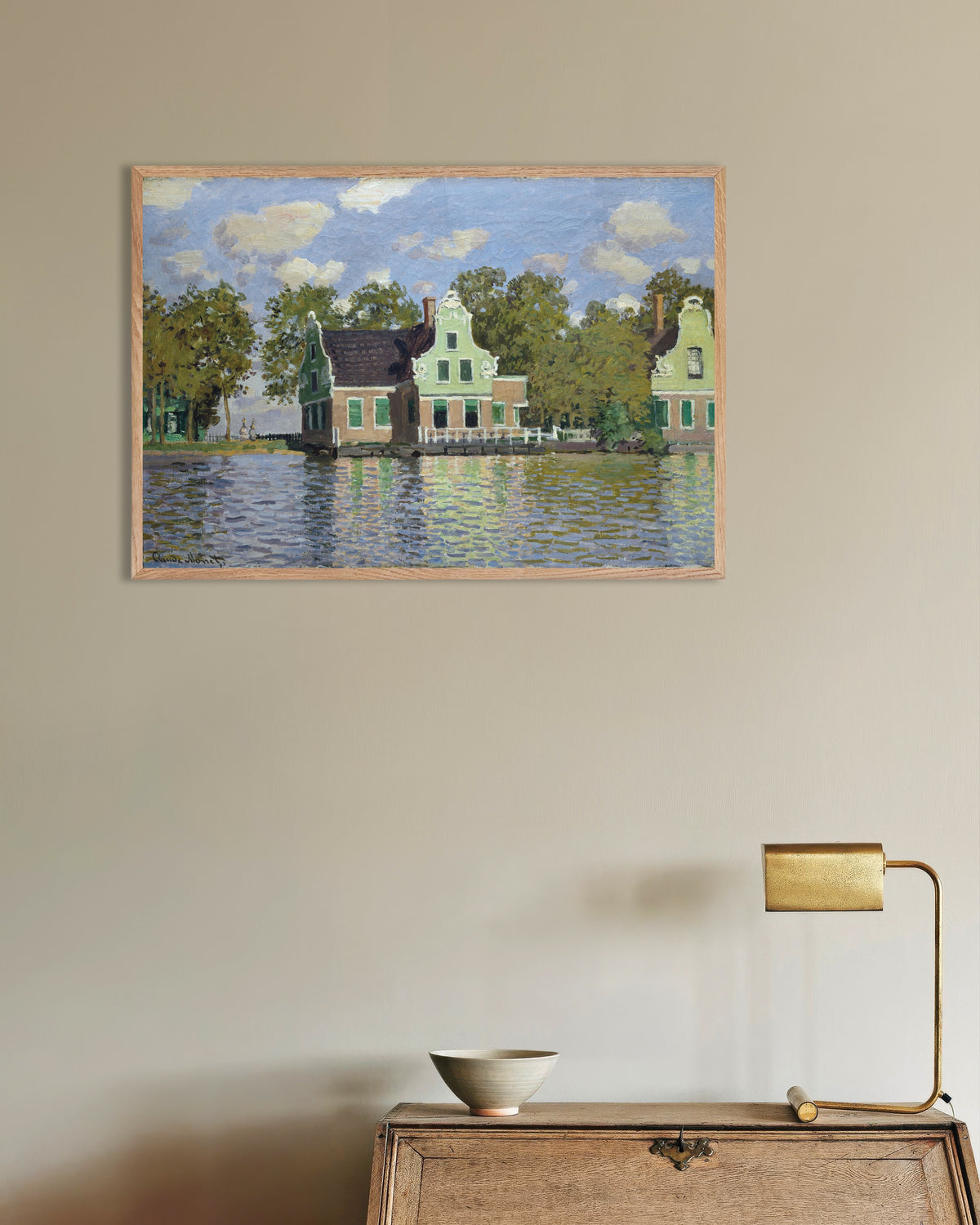 Poster Huizen aan de oever van de Zaan (1871) van Claude Monet met naturel houten lijst