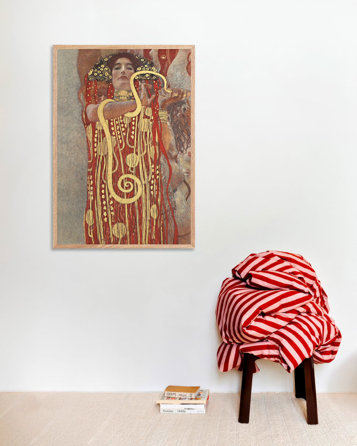Poster Hygieia, detail van De Geneeskunde (1907) van Gustav Klimt met naturel houten lijst