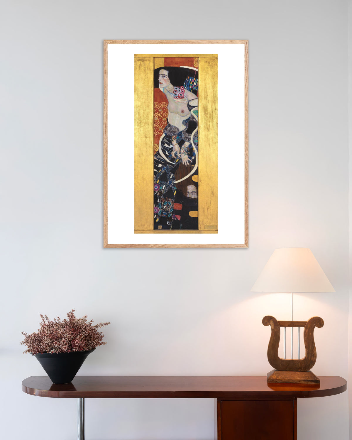 Poster Judith II (1909) van Gustav Klimt met naturel houten lijst