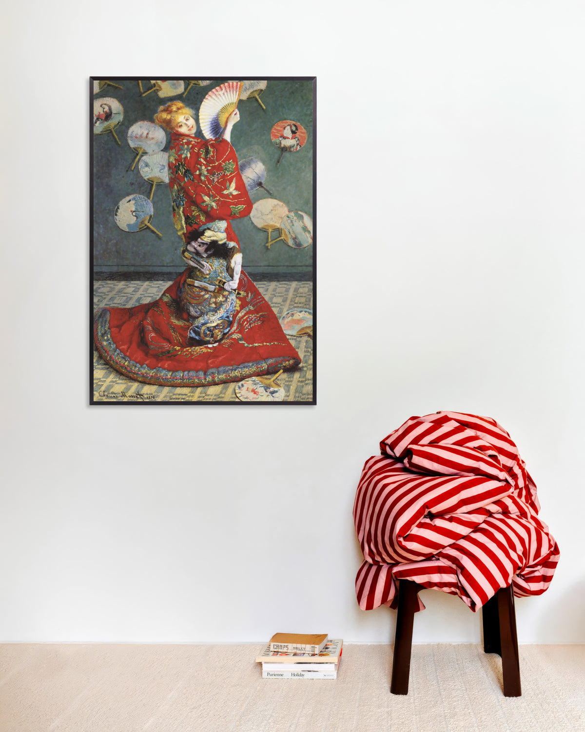Poster La Japonaise, Camille Monet in Japans kostuum (1876) van Claude Monet met metalen lijst