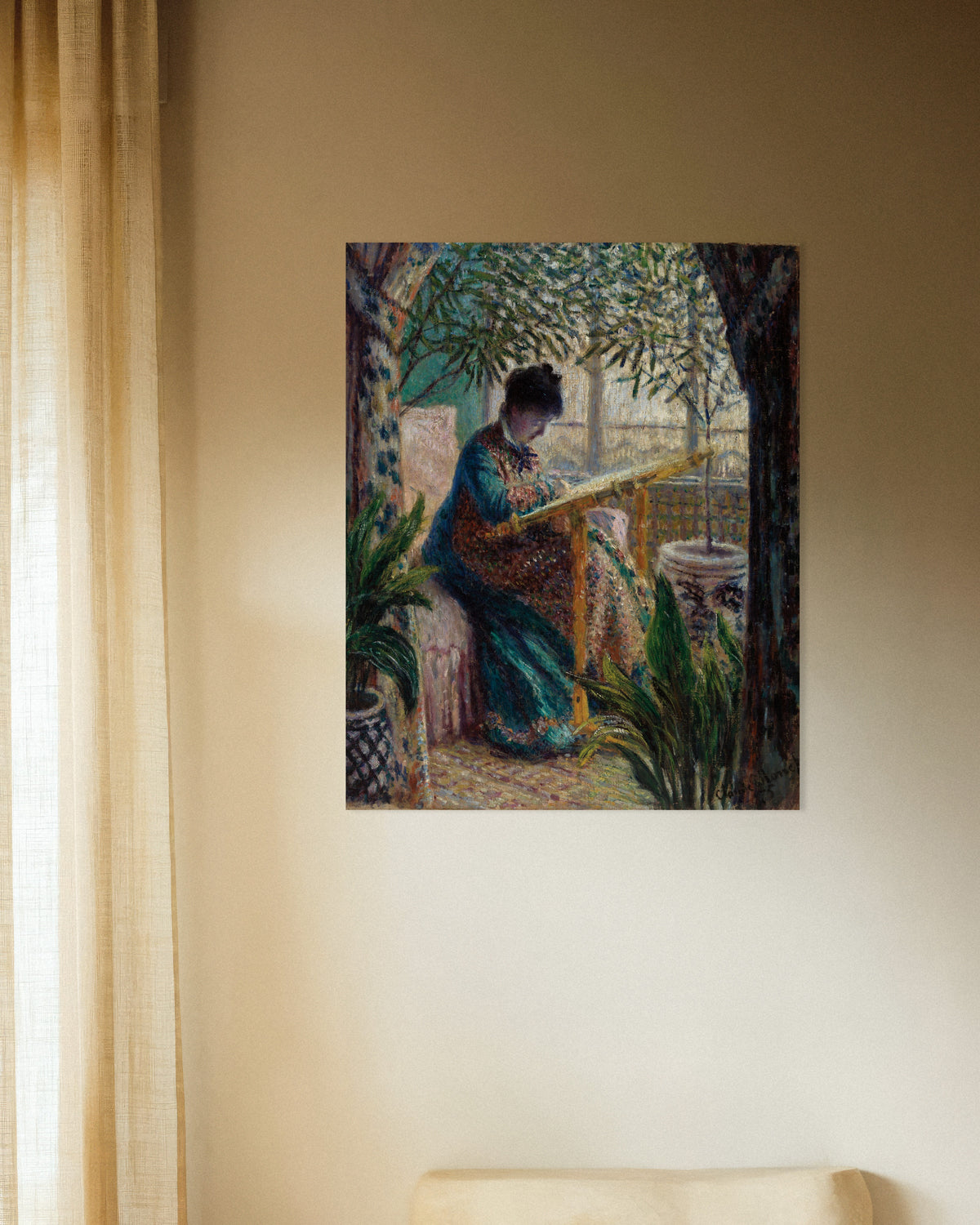 Poster Madame Monet aan het borduren (1875) van Claude Monet
