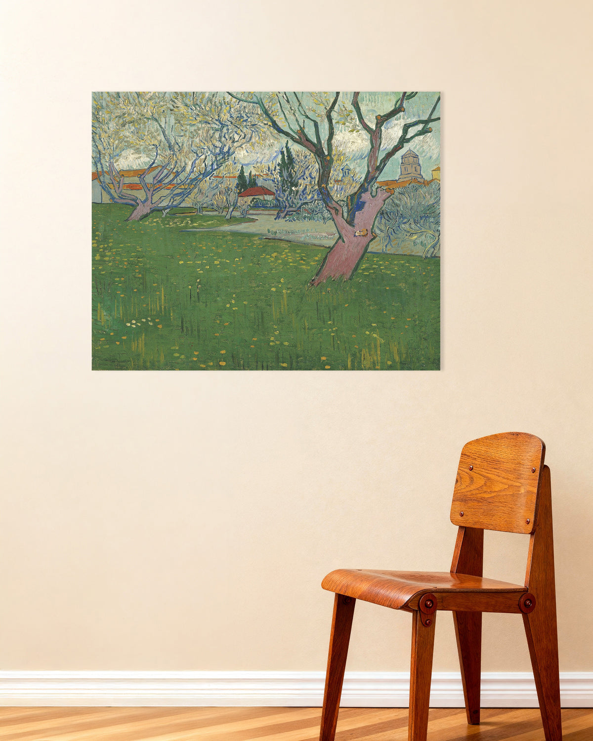 Poster van Boomgaard in bloei met uitzicht op Arles (1889) van Vincent van Gogh