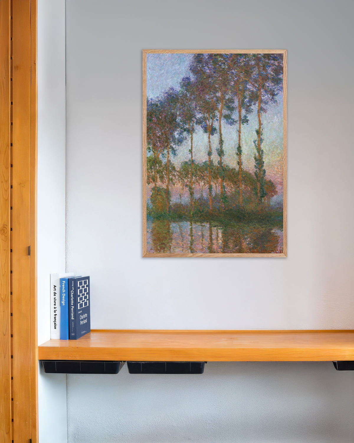Poster Populieren aan de oever van de Epte, schemering (1891) van Claude Monet met naturel houten lijst