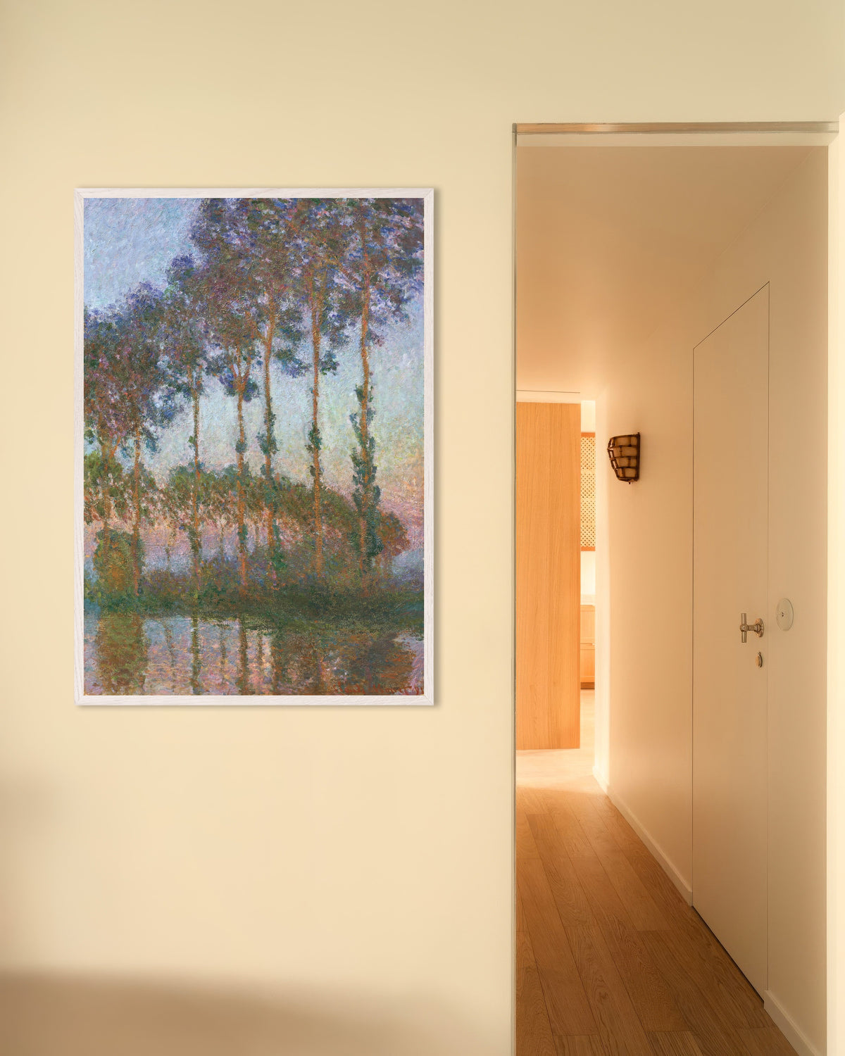 Poster Populieren aan de oever van de Epte, schemering (1891) van Claude Monet met witte houten lijst