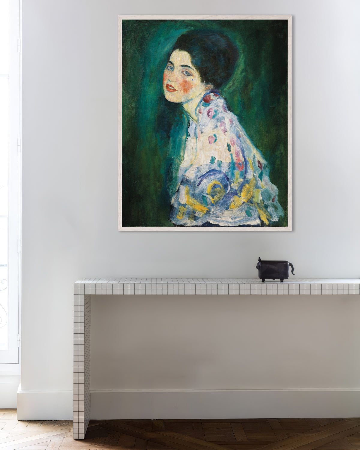 Poster Portret van een dame (1916–1917) van Gustav Klimt met witte houten lijst