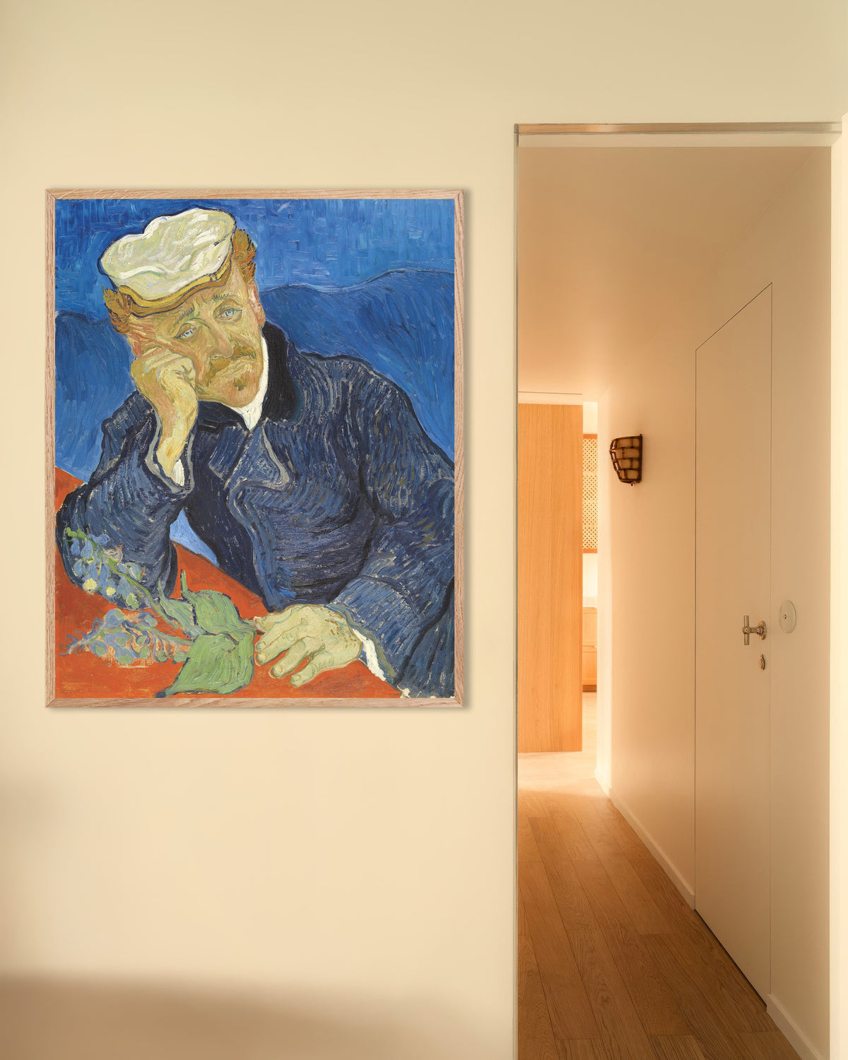 Poster van Portret van Dr. Paul Gachet (1890) van Vincent van Gogh, met een lijst van naturel hout