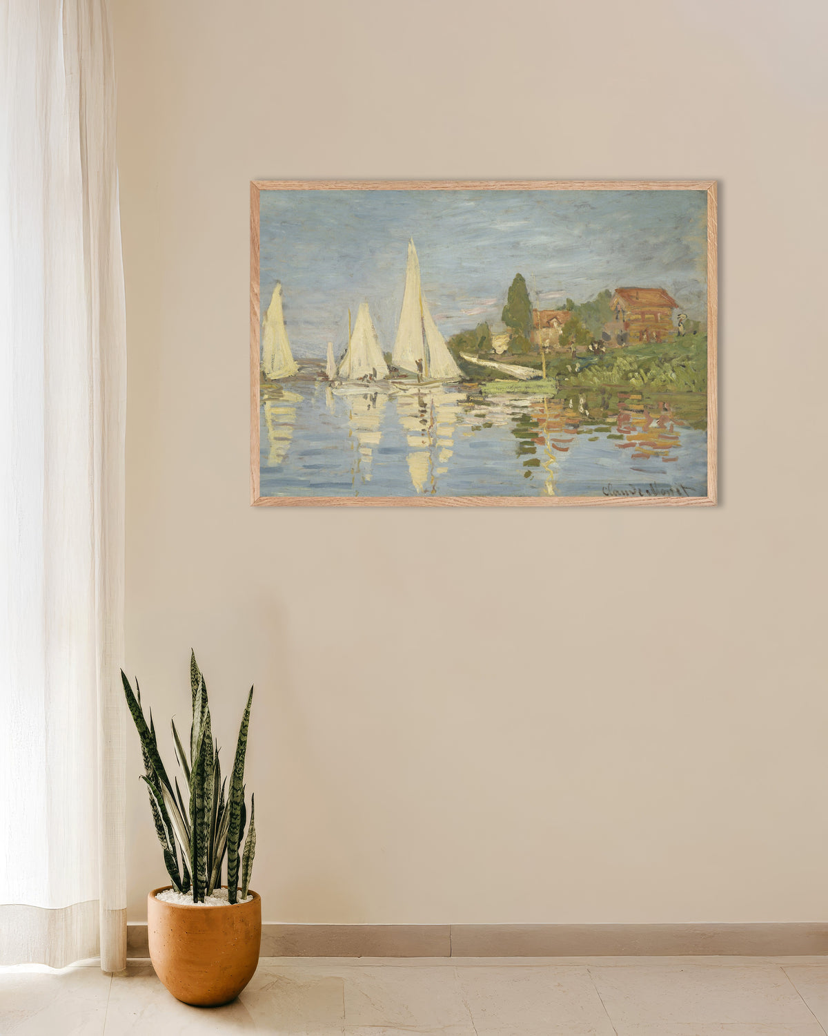 Poster Regatta bij Argenteuil (ca. 1872) van Claude Monet met naturel houten lijst