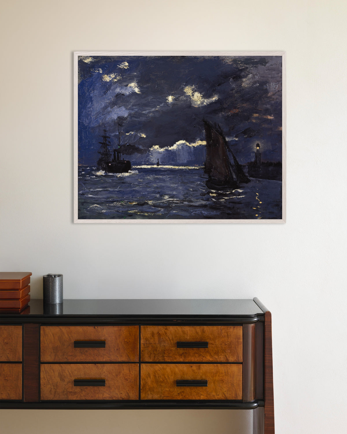 Poster Zeegezicht, schepen bij maanlicht (1864) van Claude Monet met witte houten lijst