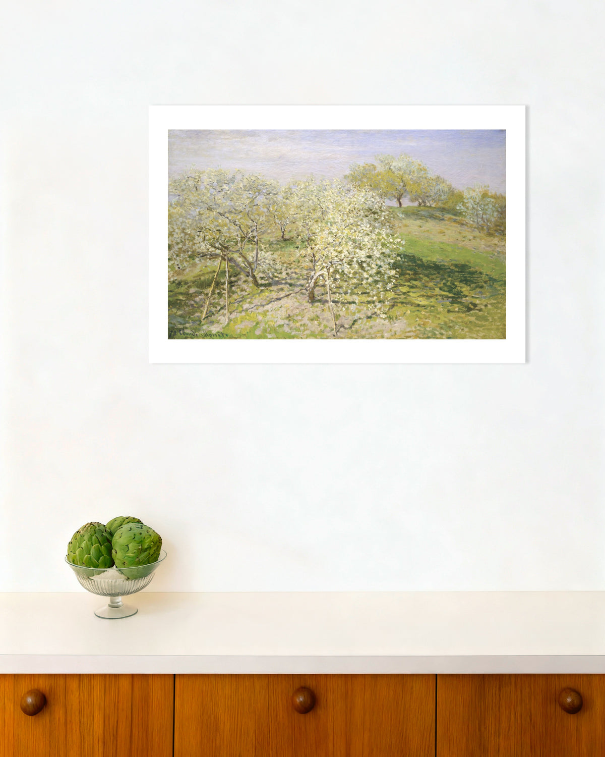 Poster Lente, bloeiende fruitbomen (1873) van Claude Monet