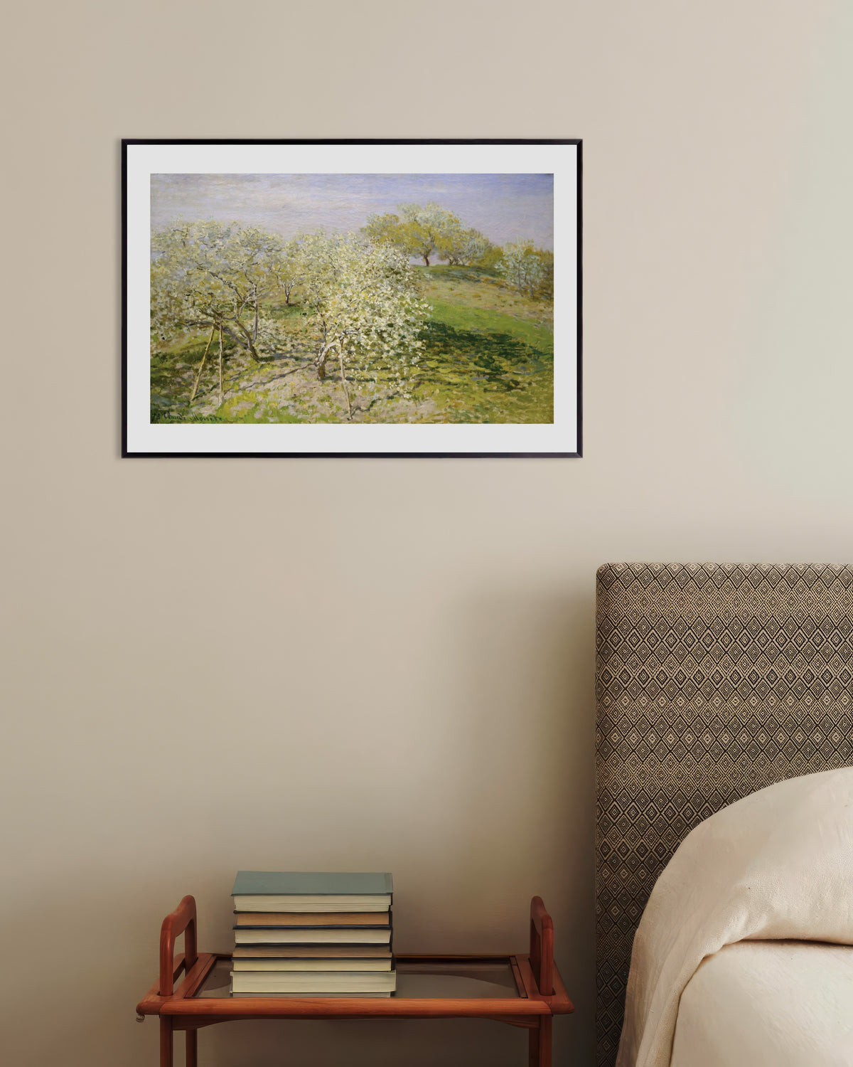 Poster Lente, bloeiende fruitbomen (1873) van Claude Monet met metalen lijst