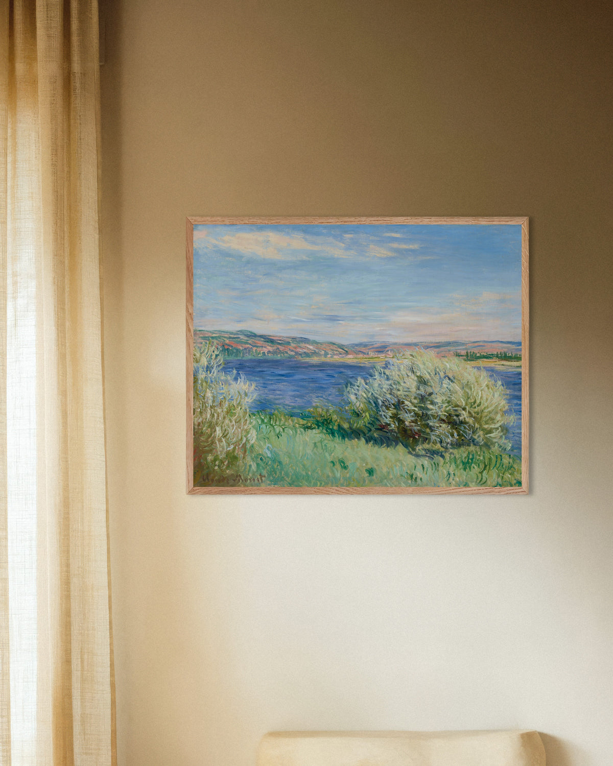Poster De oevers van de Seine bij Vétheuil (1881) van Claude Monet met naturel houten lijst