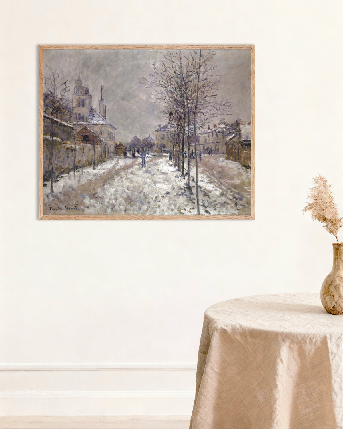 Poster De Boulevard de Pontoise in Argenteuil, sneeuw (1875) van Claude Monet met naturel houten lijst