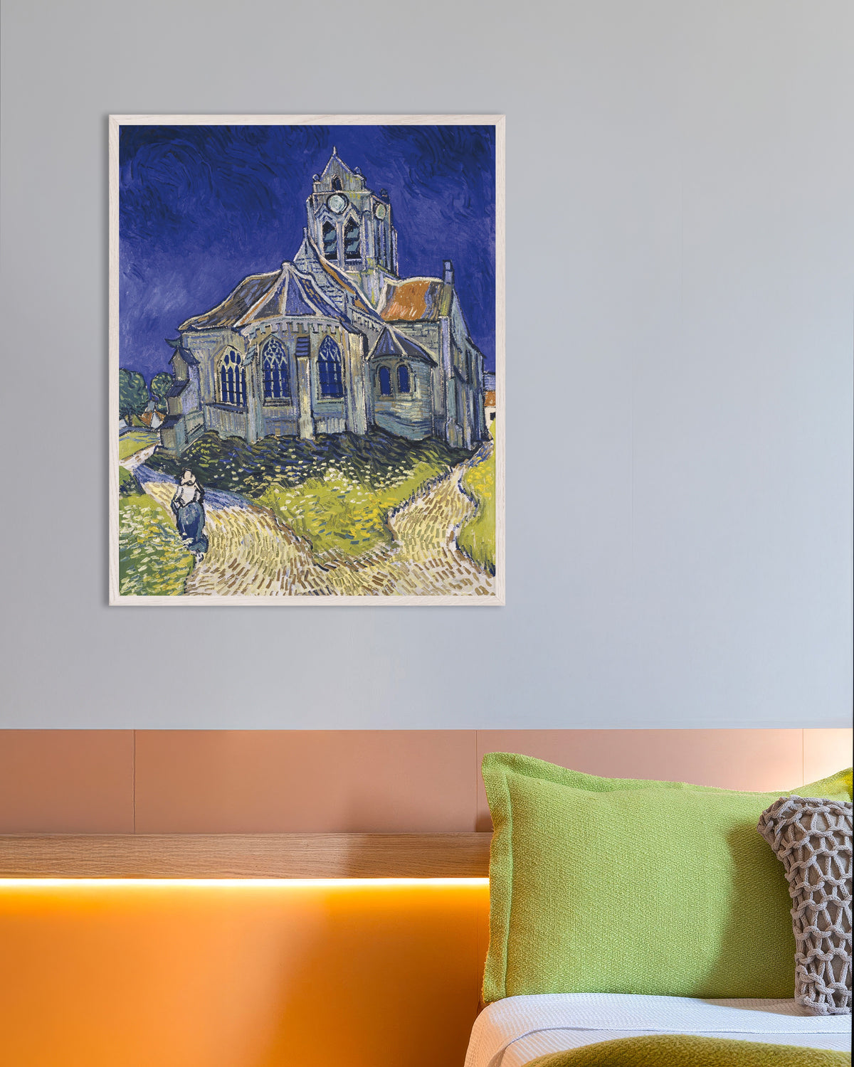 Poster van De kerk in Auvers-sur-Oise (1890) van Vincent van Gogh, met witte houten lijst