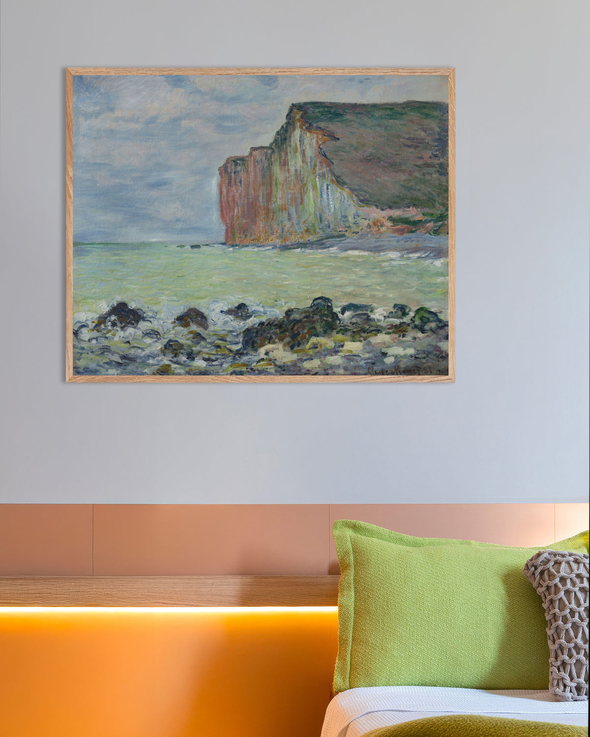 Poster De klif bij Les Petites-Dalles (1881) van Claude Monet met naturel houten lijst