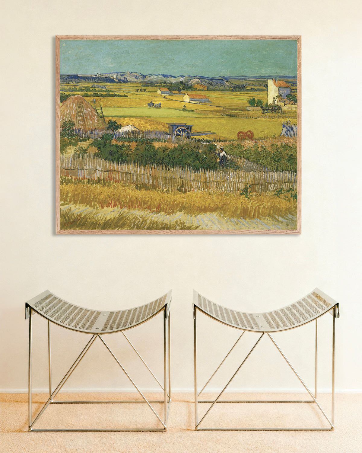 Poster van De oogst (1888) van Vincent van Gogh, met naturel houten lijst