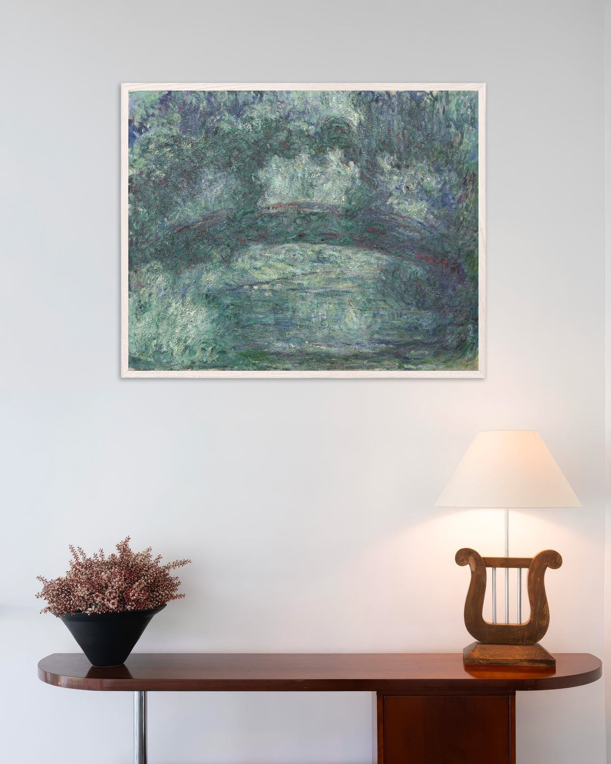 Poster De Japanse brug (1919–1924) van Claude Monet met witte houten lijst