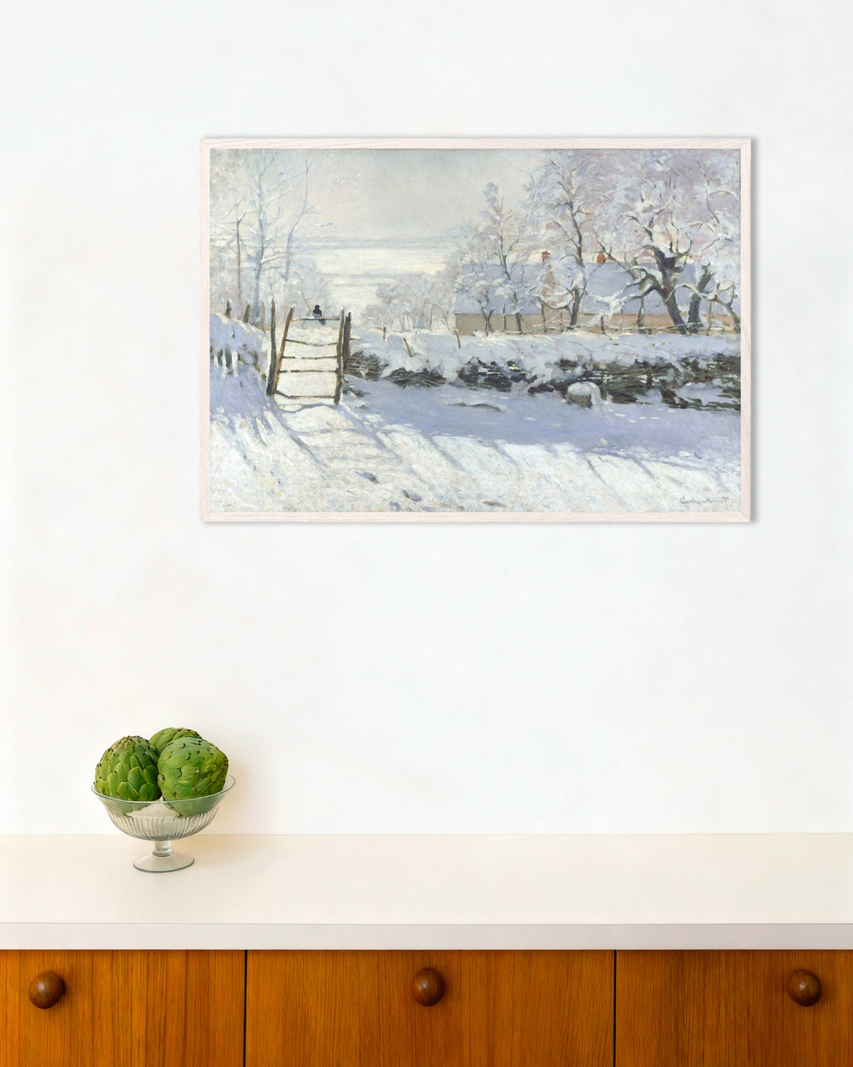 Poster De ekster (1868–1869) van Claude Monet met witte houten lijst