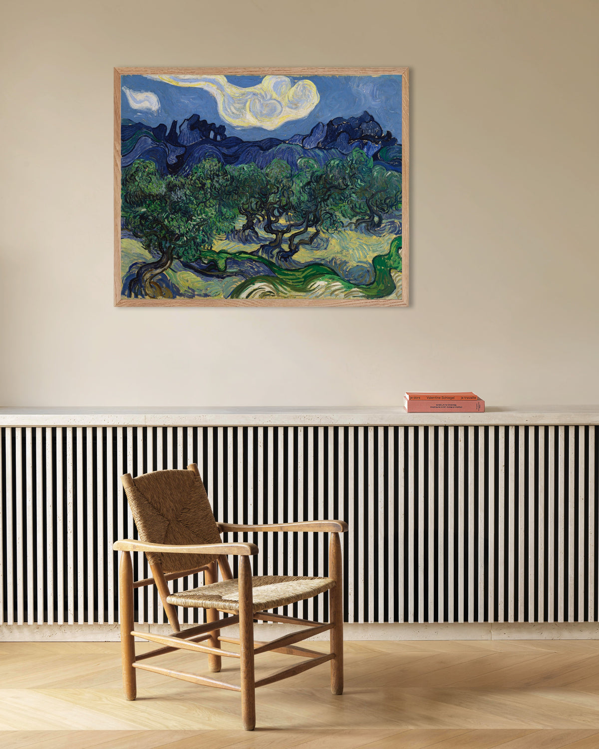 Poster van De olijfbomen (1889) van Vincent van Gogh, met naturel houten lijst