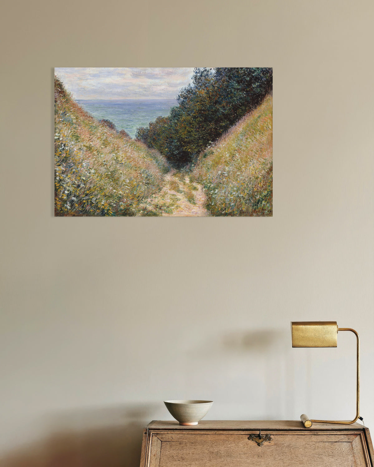 Poster Holle weg bij La Cavée, Pourville (1882) van Claude Monet
