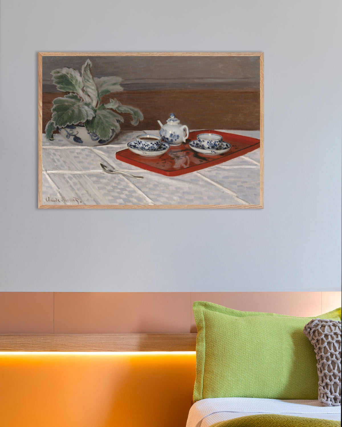 Poster Het theeservies (1872) van Claude Monet met naturel houten lijst