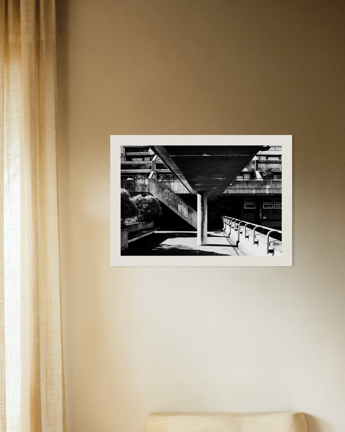 Poster ‘Onder de betonnen loopbrug’