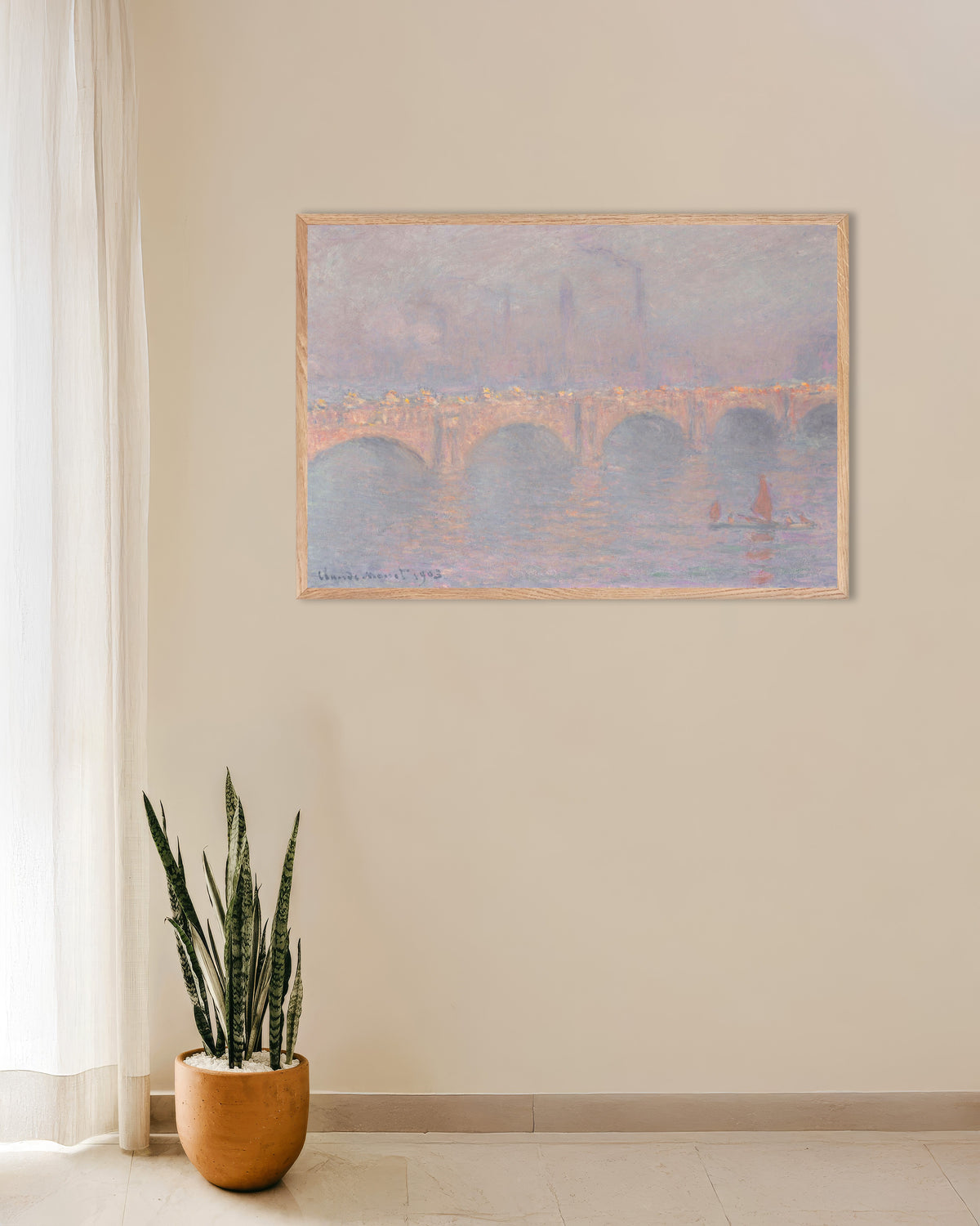 Poster Waterloo Bridge, gesluierde zon (1899–1903) van Claude Monet met naturel houten lijst