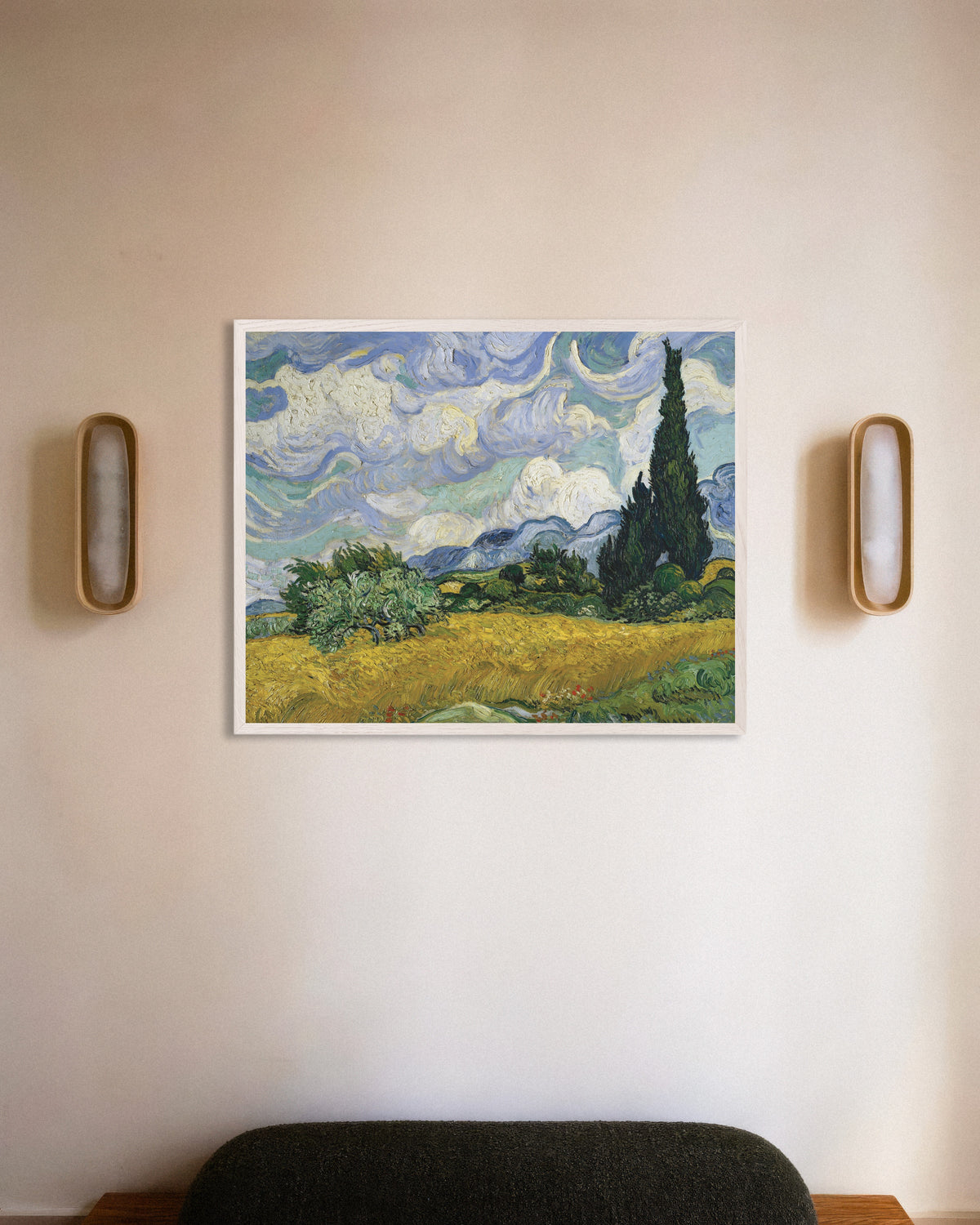 Poster van Korenveld met cipressen (1889) van Vincent van Gogh, met witte houten lijst