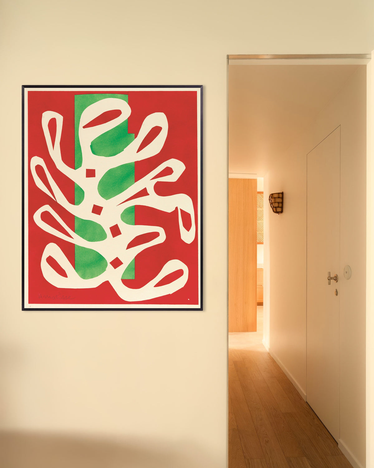 Poster van Witte alg op rode en groene achtergrond (1947) van Henri Matisse, met metalen lijst