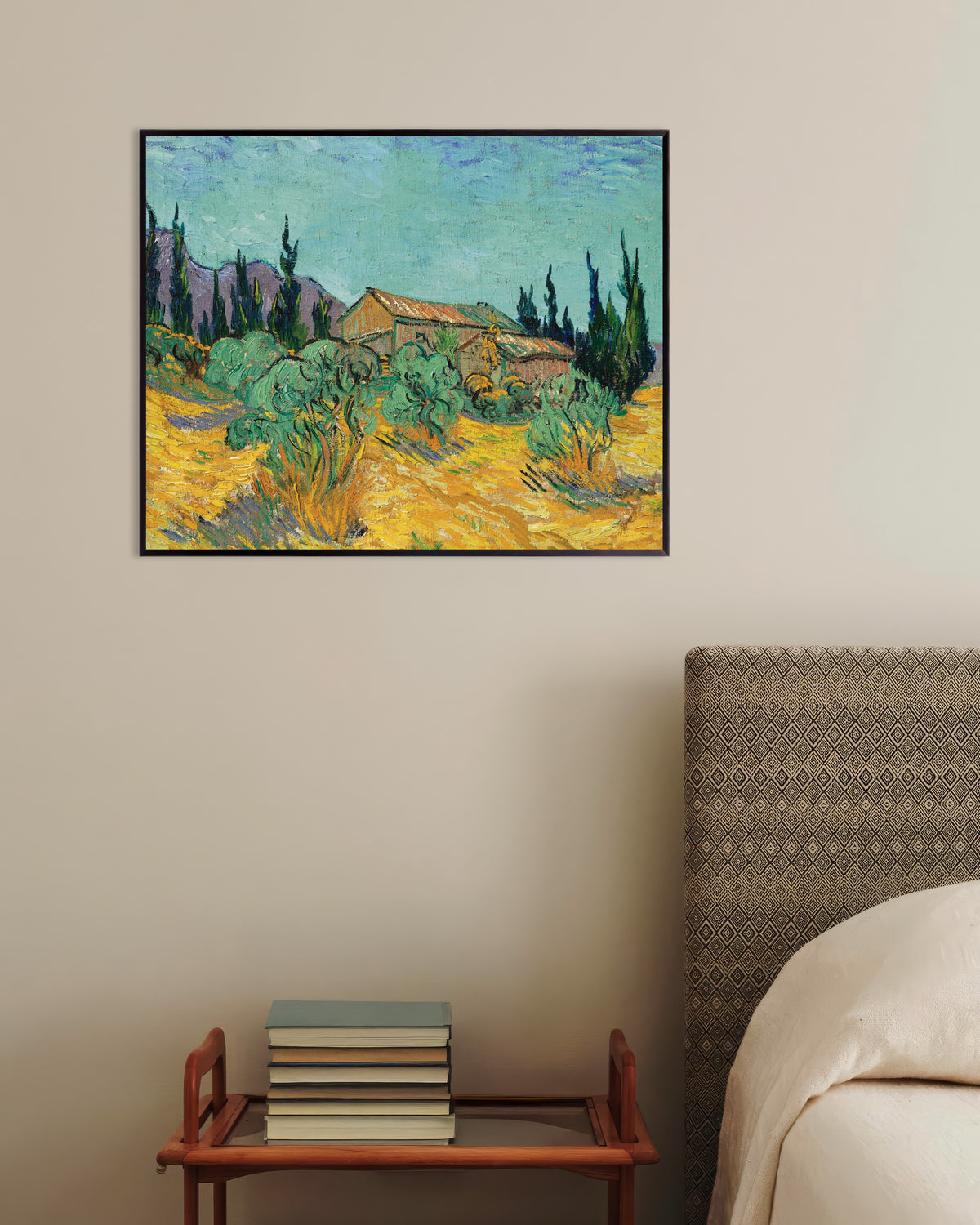 Poster van Houten hutten tussen olijfbomen en cipressen (1889) van Vincent van Gogh, met metalen lijst