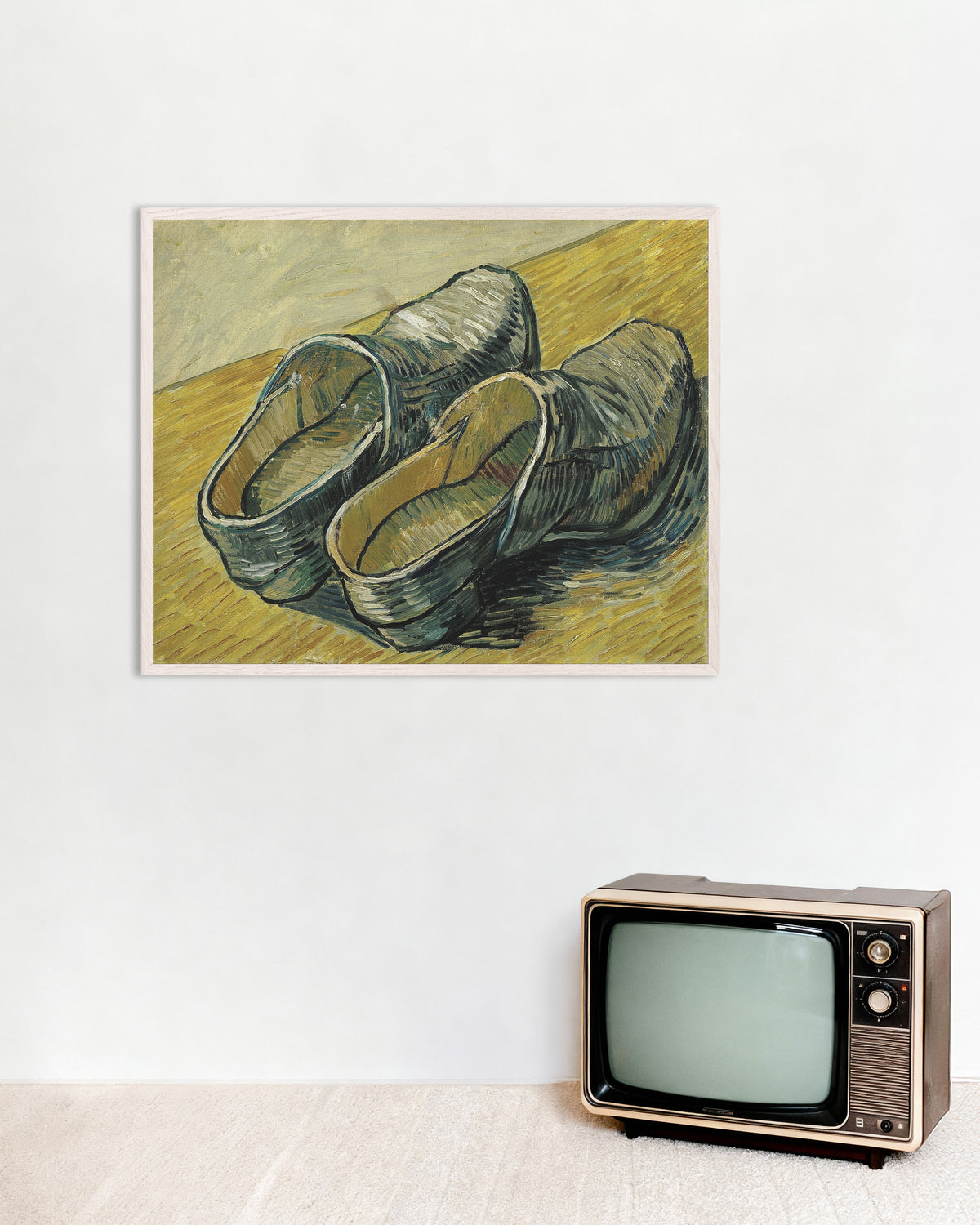 Poster van Een paar leren klompen (1888) van Vincent van Gogh, met witte houten lijst