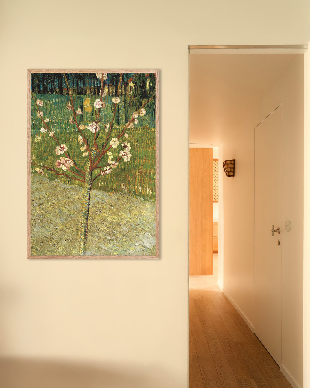 Poster van Amandelboom in bloei (1888) van Vincent van Gogh, met naturel houten lijst