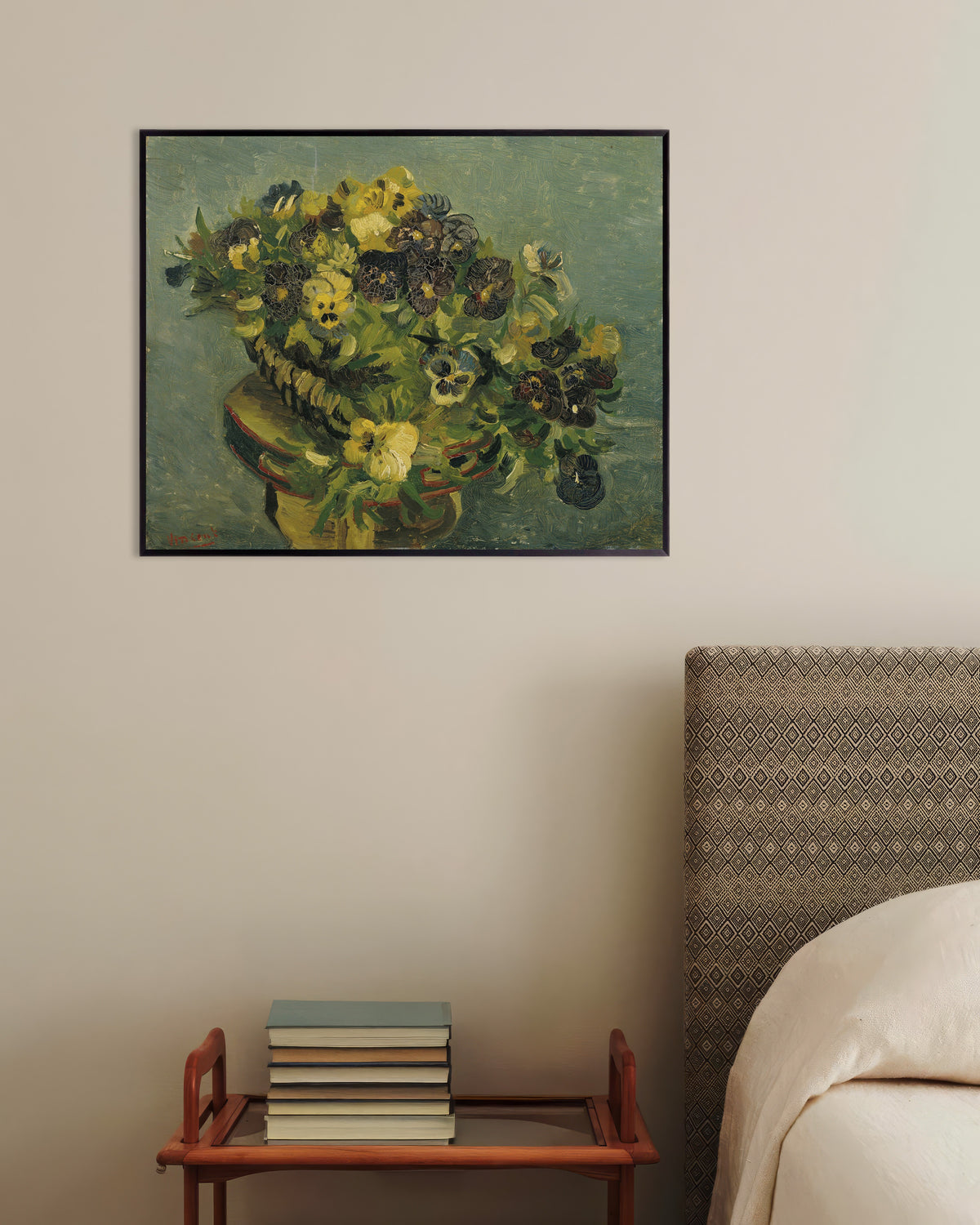 Poster van Mandje viooltjes op een klein tafeltje (1887) van Vincent van Gogh, met metalen lijst
