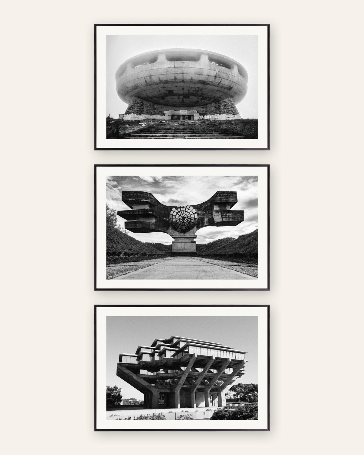 Brutalisme posters, set van 3: iconen van beton, in zwarte metalen lijsten