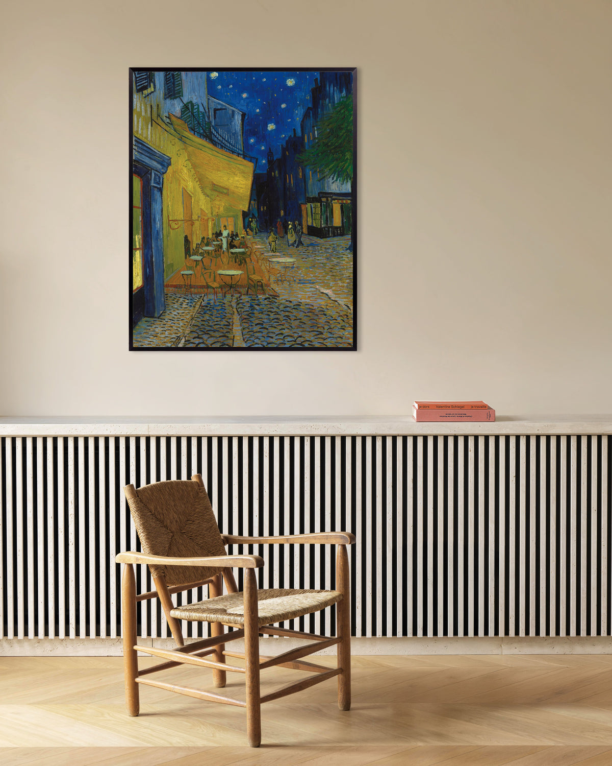 Poster Caféterras bij nacht (1888) van Vincent van Gogh, met metalen lijst