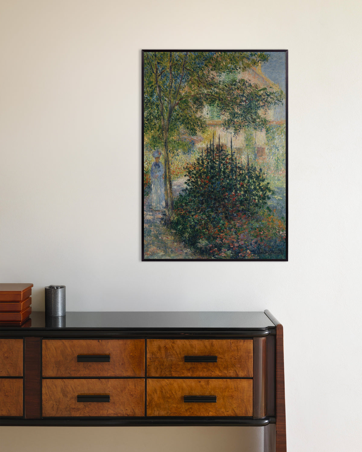 Poster Camille Monet in de tuin in Argenteuil (1876) van Claude Monet met metalen lijst