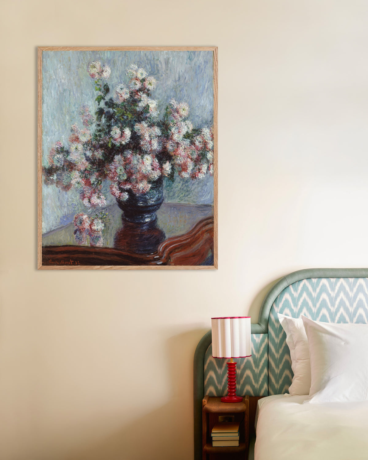Poster Chrysanten (1882) van Claude Monet met naturel houten lijst