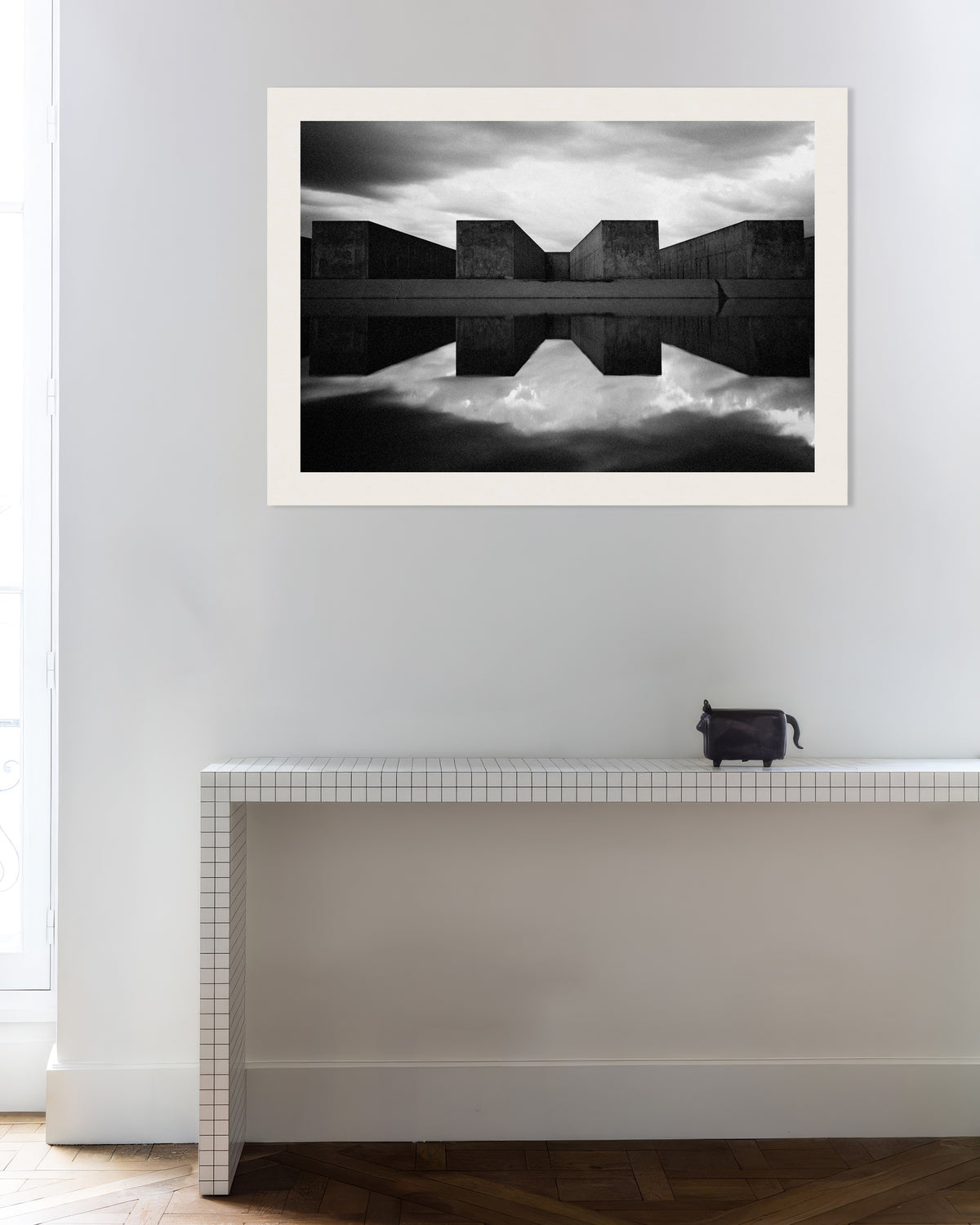 Poster ‘Betonblokken weerspiegeld in het water’