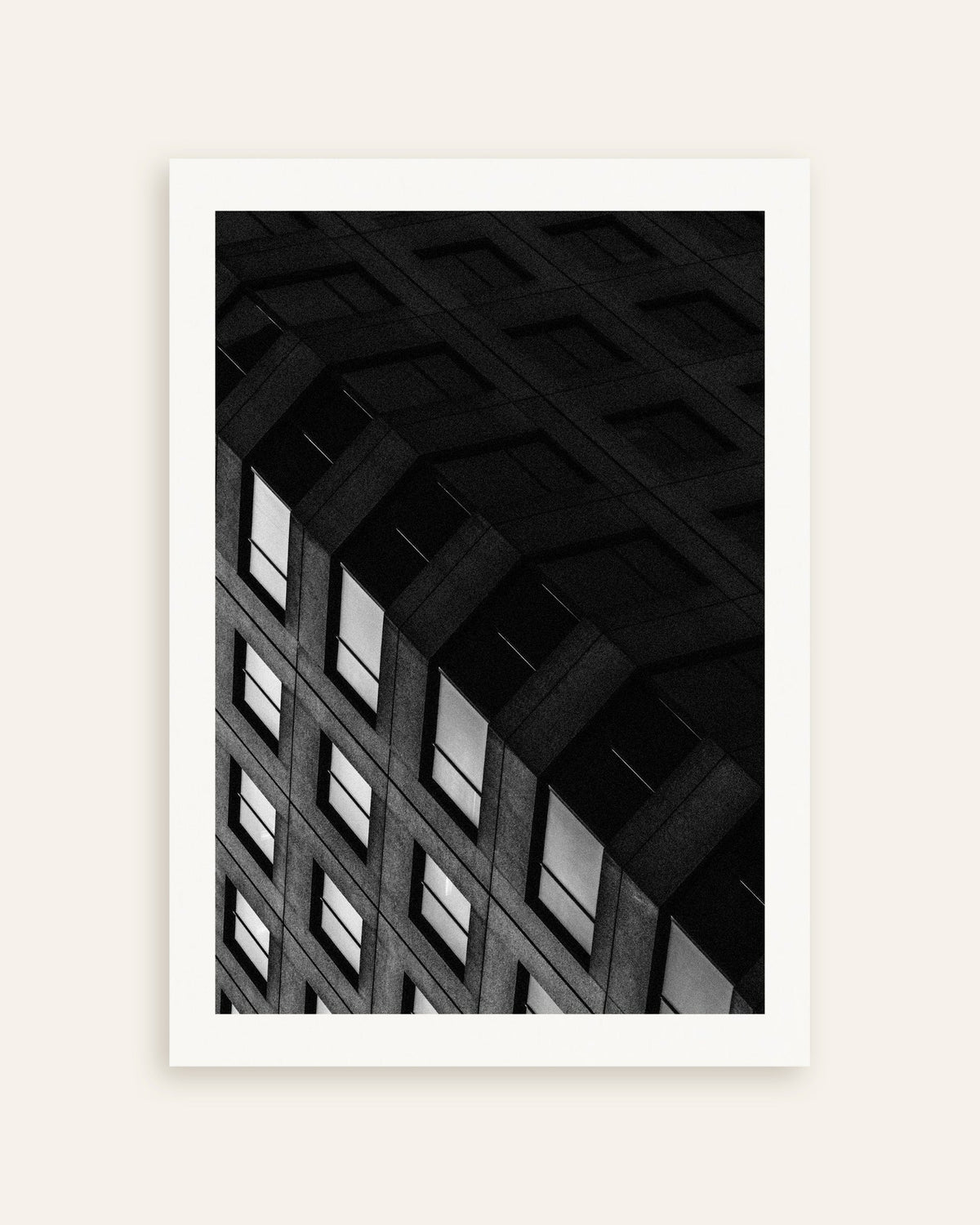 Poster ‘Betonnen raster bij nacht’, miniatuur