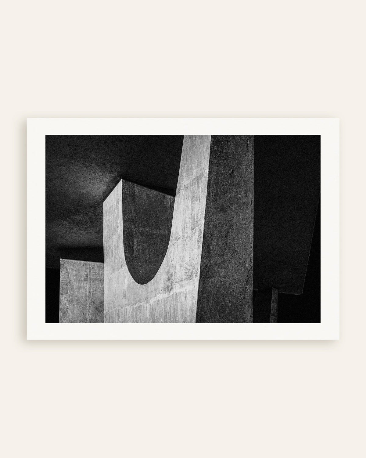 Poster ‘Betonnen U in de schaduw’, miniatuur