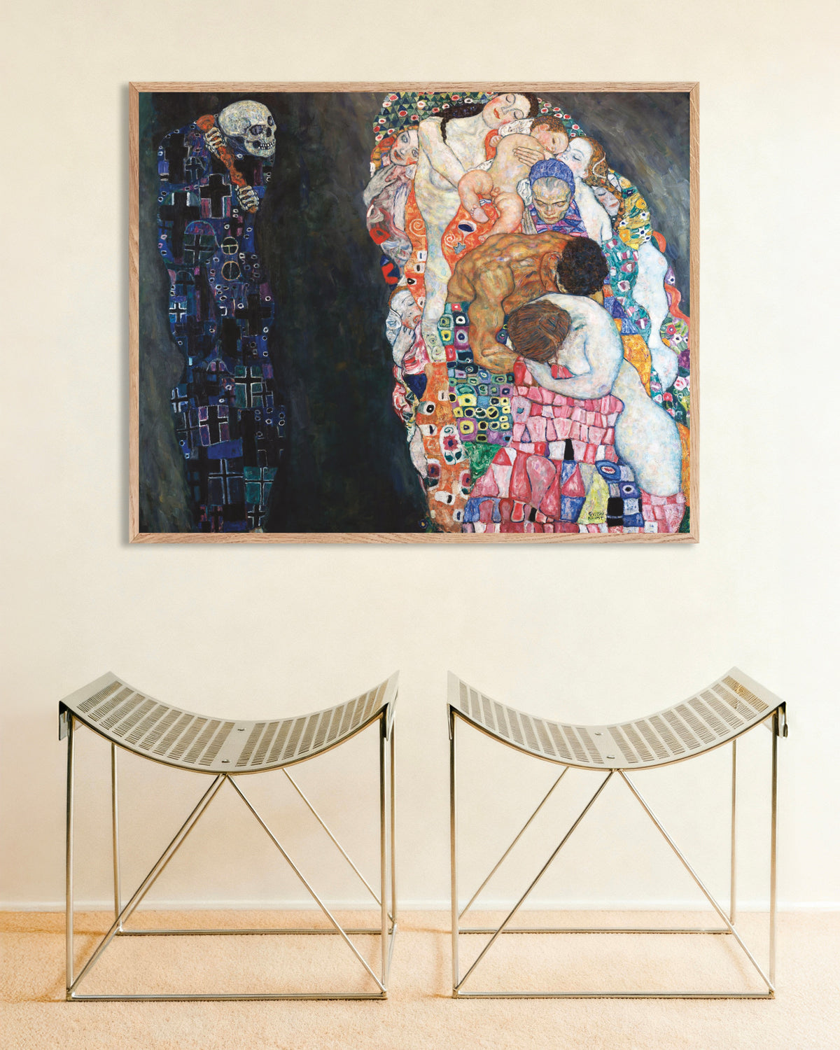 Poster van Dood en leven (1910–1915) van Gustav Klimt, met naturel houten lijst