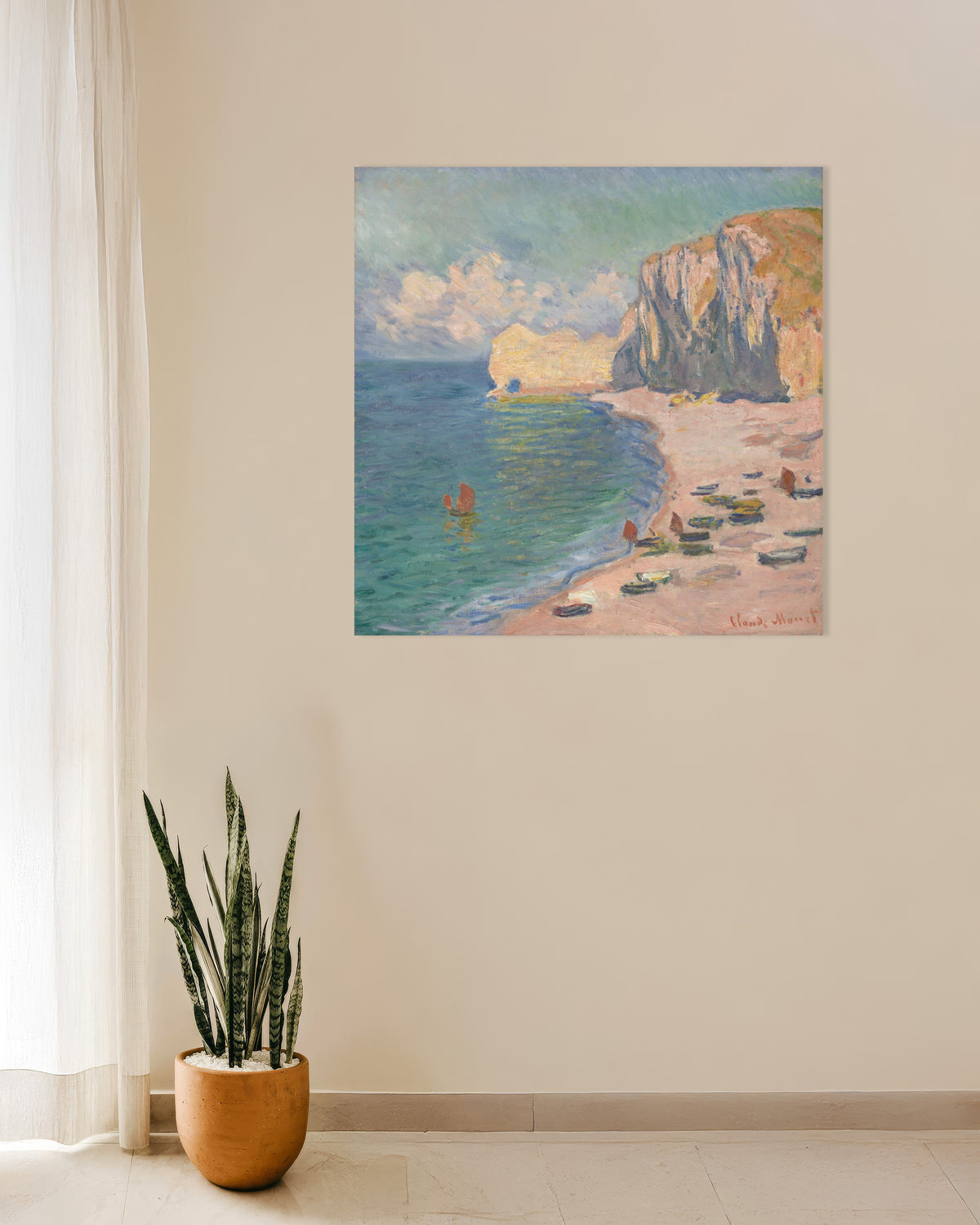 Poster Étretat, het strand en de Falaise d'Amont (1885) van Claude Monet