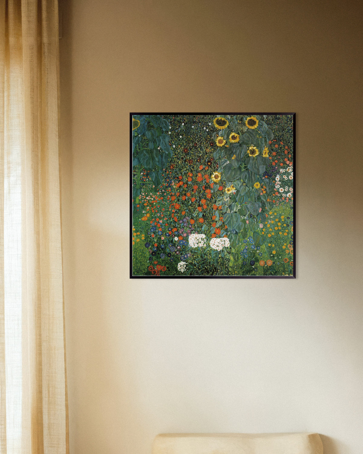 Poster Boerentuin met zonnebloemen (1907) van Gustav Klimt met metalen lijst